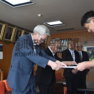 国スポ冬季大会誘致を　釧路スケート連盟など、鶴間市長に要請書【釧路市】(2026-08-05)