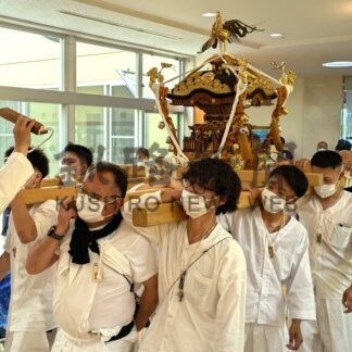 みこし渡御 威勢良く　共栄稲荷神社例大祭【釧路市】(2026-08-11)
