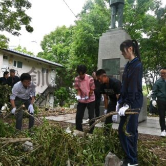 嵯峨氏の銅像周辺奨学生とごみ拾い 　釧路ロータリーク【釧路市】(2026-08-16)