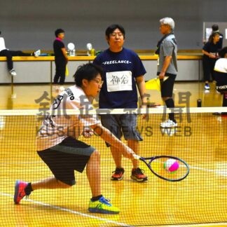 全道から参戦、７５人頂点争う　ミニテニス(2026-08-16)