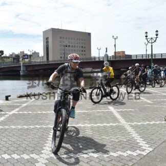 釧路川流域、自転車でつなぐ　標茶目指し出発、きょう弟子屈へ　かわまちジャンボリー【釧路市】(2026-08-18)