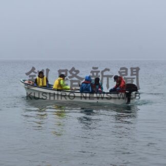 摩周湖の環境を調査　保全連絡協 水採取や水温測定(2026-08-26)