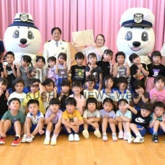 恋問海岸清掃で感謝状　１管釧路航空基地、庶路こども園とあおば幼稚園に【釧路市】_1(2026-08-30)