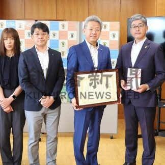 「若者が学ぶ現場に貢献」　釧路日産、根室高にモニター７台寄贈【根室市】(2026-09-02)