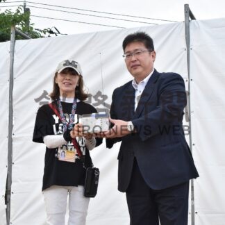 エフエムくしろ、市に緊急告知ラジオ寄贈【釧路市】(2026-09-03)