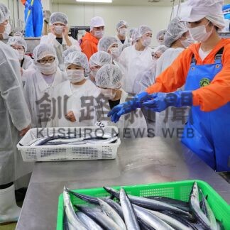 水産加工 どんな仕事？　花咲港小児童が工場見学【根室市】(2026-09-04)