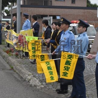 旗の波運動に１００人、事故防止呼び掛け　たんぽぽ作戦【標津町】(2026-09-09)