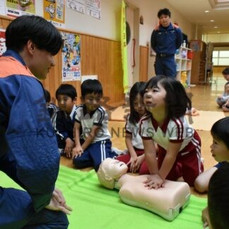 園児と保護者応急手当て学ぶ　人形使い心肺蘇生法体験、救急フェア【弟子屈町】(2026-09-10)