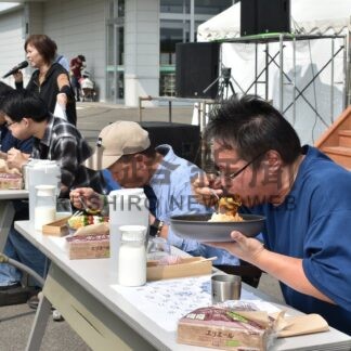 大食いコン 帯広の高橋さん圧勝　産業まつりでグルメ楽しむ【標茶町】(2026-09-13)