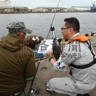 秋サケ釣り自粛要請　親魚確保へ、釧路港で水産関係者ら【釧路市】(2026-09-16)