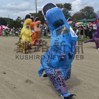 ティラノサウルスレース、４０人が疾走　産業祭【別海町】(2026-09-20)