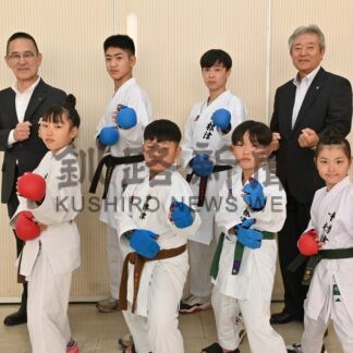 全国空手道活躍誓う　中標津の小中学生、役場表敬【中標津町】(2026-09-21)