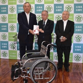 バスの日に合わせ車椅子３台寄贈　釧根バス協会、町に【白糠町】(2026-09-29)