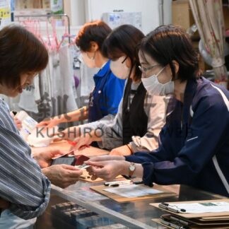 １０００円クーポン、１日で終了　市健康ポイント事業、引き換え開始も２００人に達し　【釧路市】(2026-10-03)