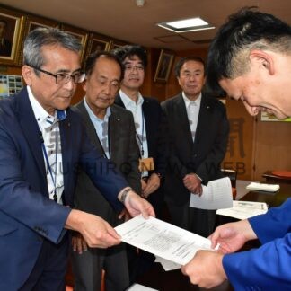 物価高騰対策を　市議会共産党議員団、市に重点要望書【釧路市】(2026-10-04)