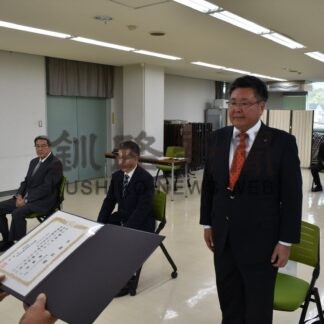 齊藤氏に当選証書　油谷氏、熊谷氏にも　町選管【標茶町】(2026-10-06)