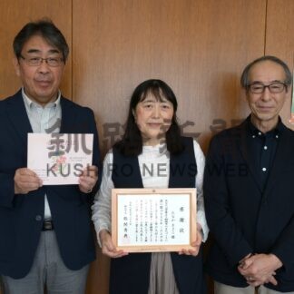 市内学校などに詩集５０冊寄贈　たなかまさこさん【釧路市】(2026-10-10)