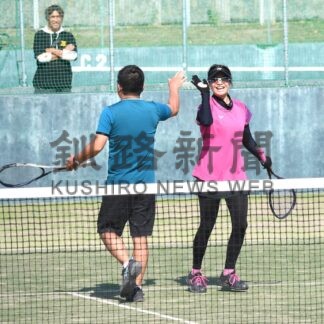高校ソフトテニス　池端・板谷ペア（釧江南・釧明輝）Ｖ　女子は寺村・田宮ペア（釧江南）頂点(2026-10-12)
