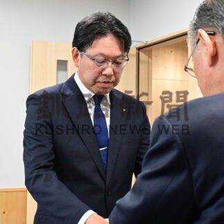 金田副市長に辞令交付 　「しっかりと職責果たす」【根室市】(2026-10-14)