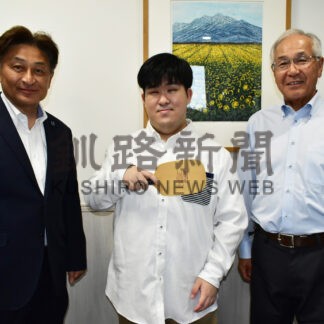 鈴木さん 障害者卓球全国へ　釧路・綜合設備寄贈の専用台で練習(2026-10-14)