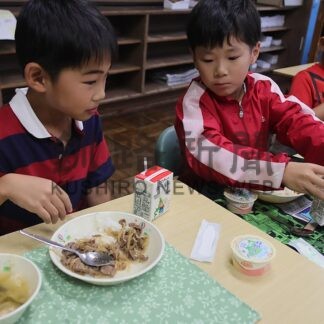 道産食材「おいしい！」　根室市内でふるさと給食の日　小中学生ら舌鼓【根室市】(2026-10-15)