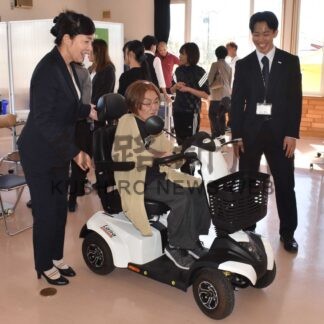 福祉用具使い心地体験　白糠町社協が催し　町民らでにぎわい【白糠町】(2026-10-15)