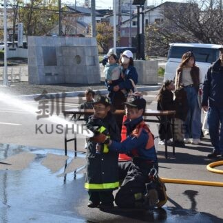 子供たちが放水体験　ねむろ火の用心【根室市】(2026-10-19)