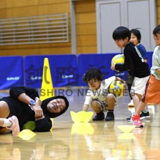 ボールで運動「楽しい」　釧路地区サッカー協会キッズ委　未就学児対象に教室【釧路市】(2026-10-21)