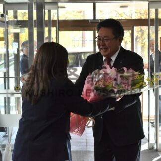 「残すための改革を」　齊藤町長が初登庁【標茶町】(2026-10-23)